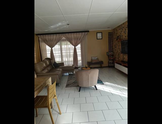 3 BEDROOM HOUSE FOR SALE IN WOODHAVEN